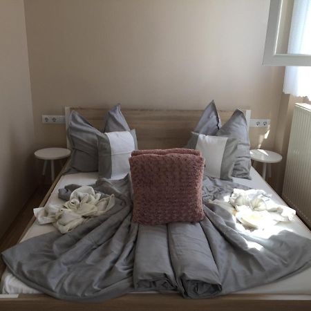 Family Apartmanhaz Apartment Нагиканиша Екстериор снимка