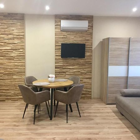 Family Apartmanhaz Apartment Нагиканиша Екстериор снимка
