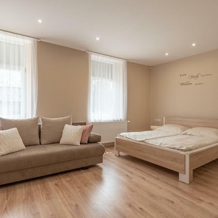 Family Apartmanhaz Apartment Нагиканиша Екстериор снимка