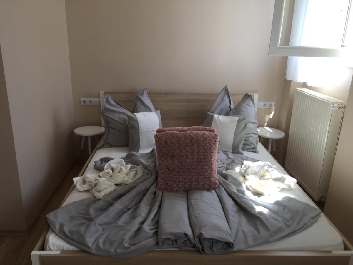 Family Apartmanhaz Apartment Нагиканиша Екстериор снимка