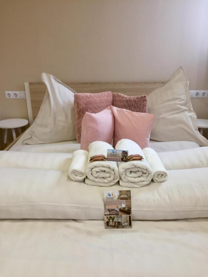 Family Apartmanhaz Apartment Нагиканиша Екстериор снимка