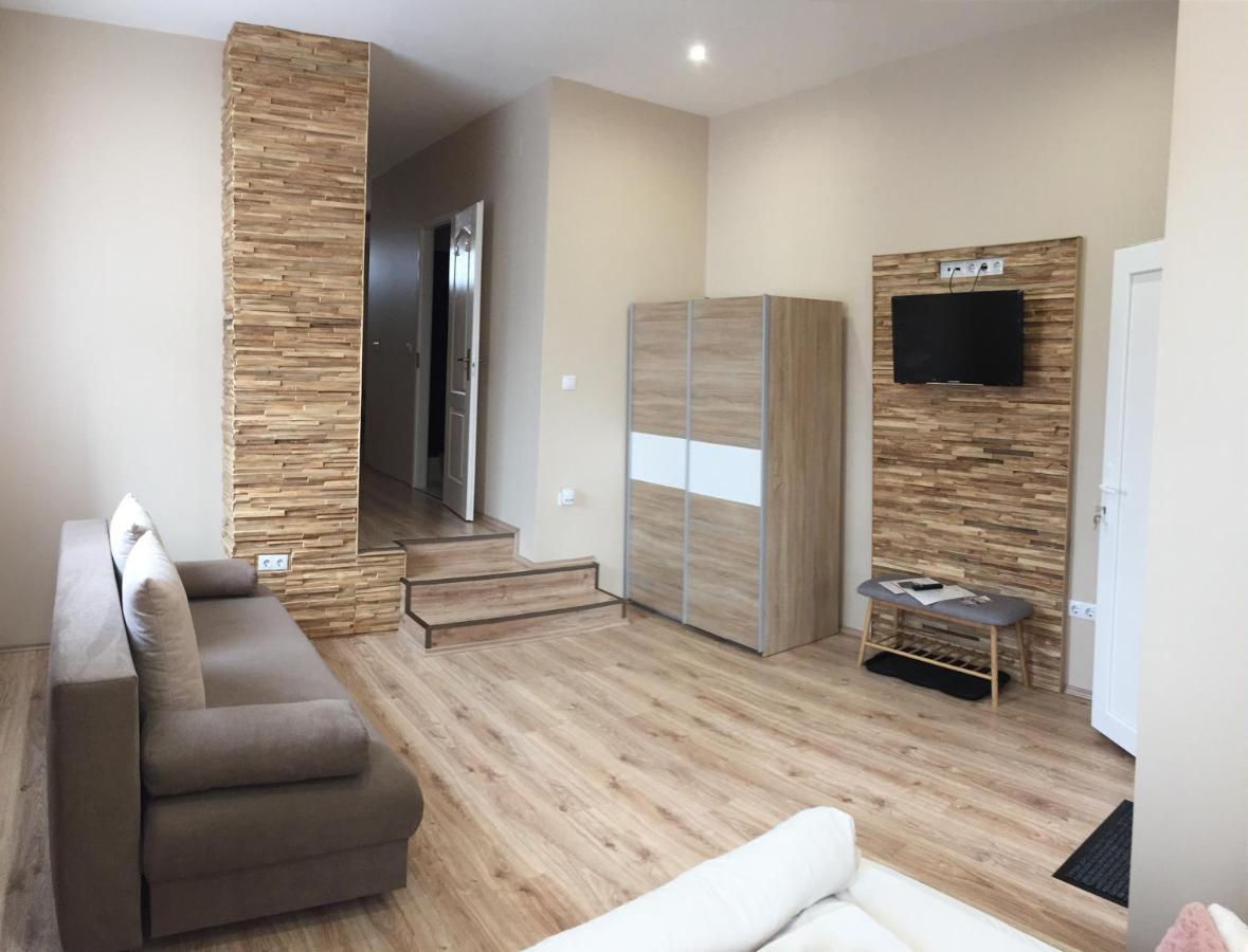Family Apartmanhaz Apartment Нагиканиша Екстериор снимка