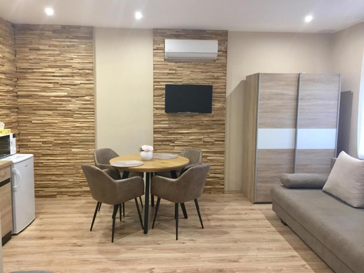 Family Apartmanhaz Apartment Нагиканиша Екстериор снимка