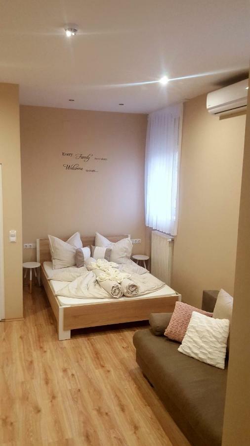 Family Apartmanhaz Apartment Нагиканиша Екстериор снимка
